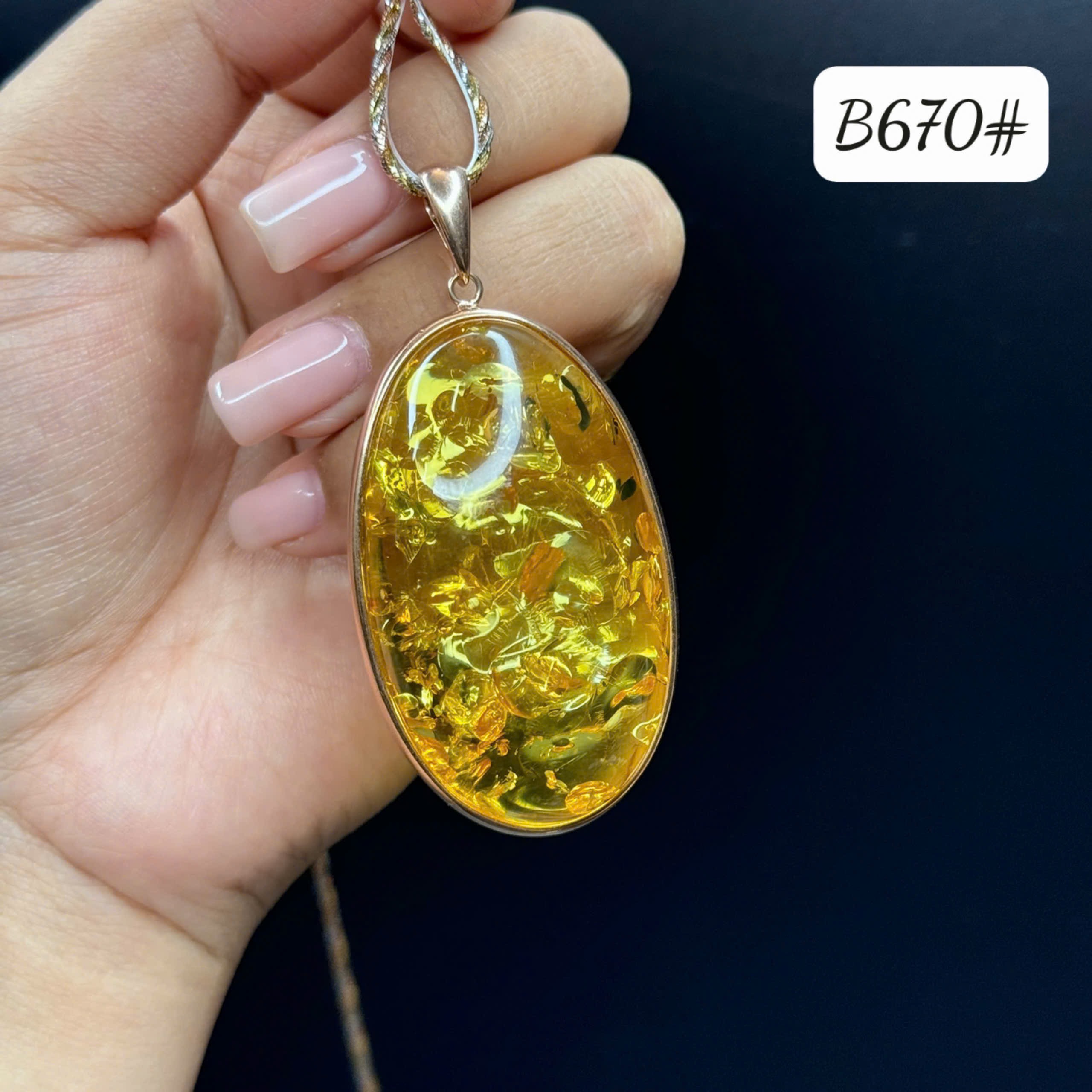 Mặt dây nở hoa lớn B670