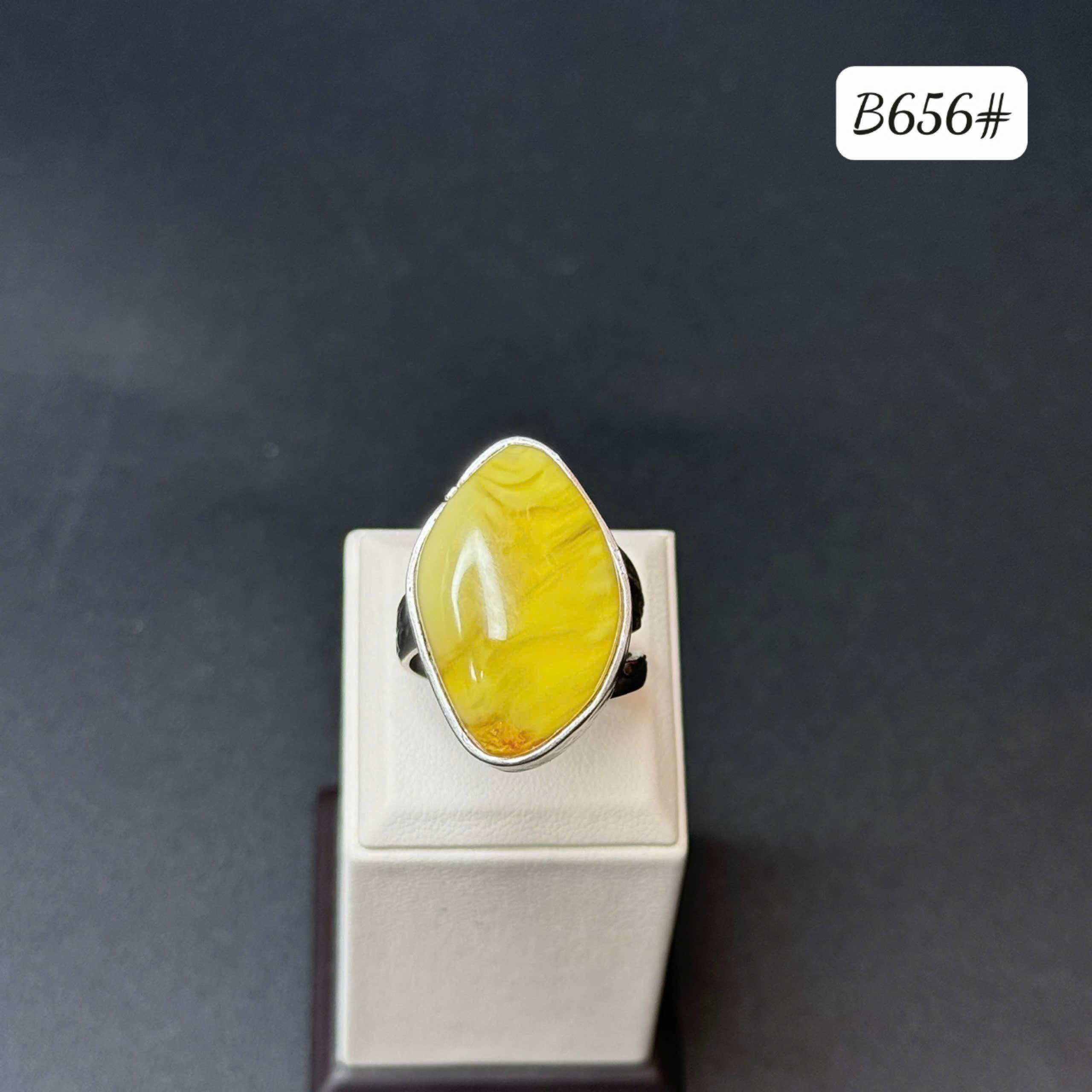 Nhẫn mặt vân sữa B656