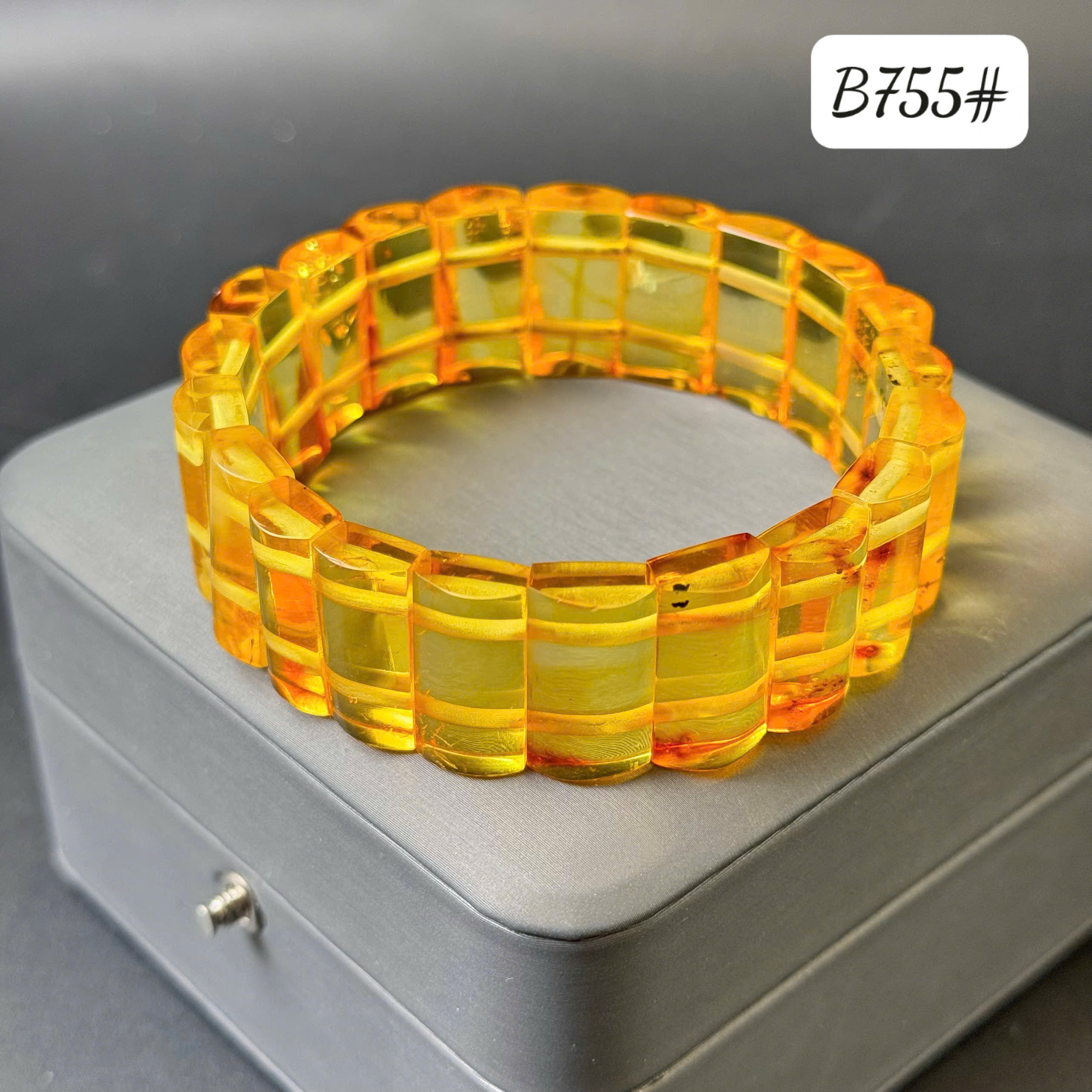 Lắc bản vàng rêu B755