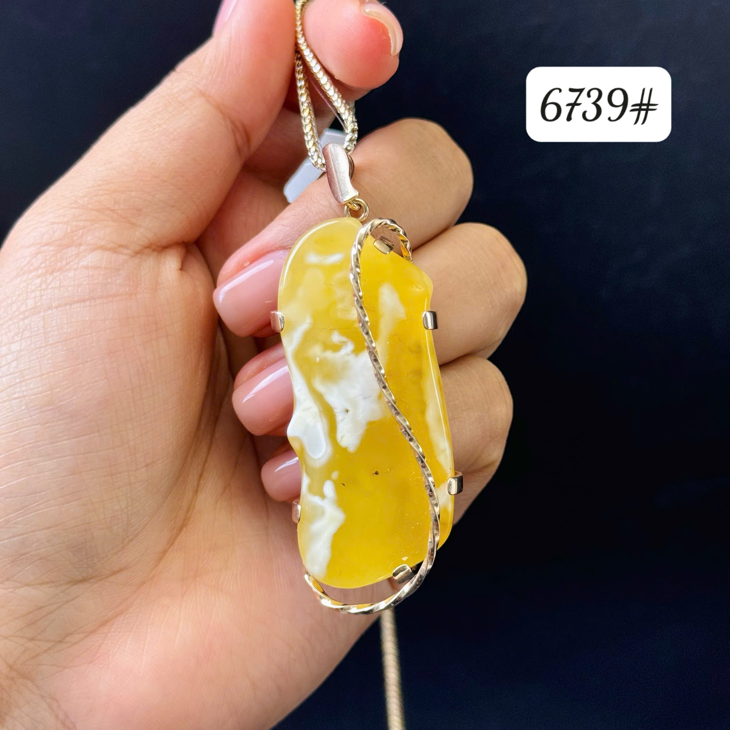 Mặt dây vàng bơ 6739