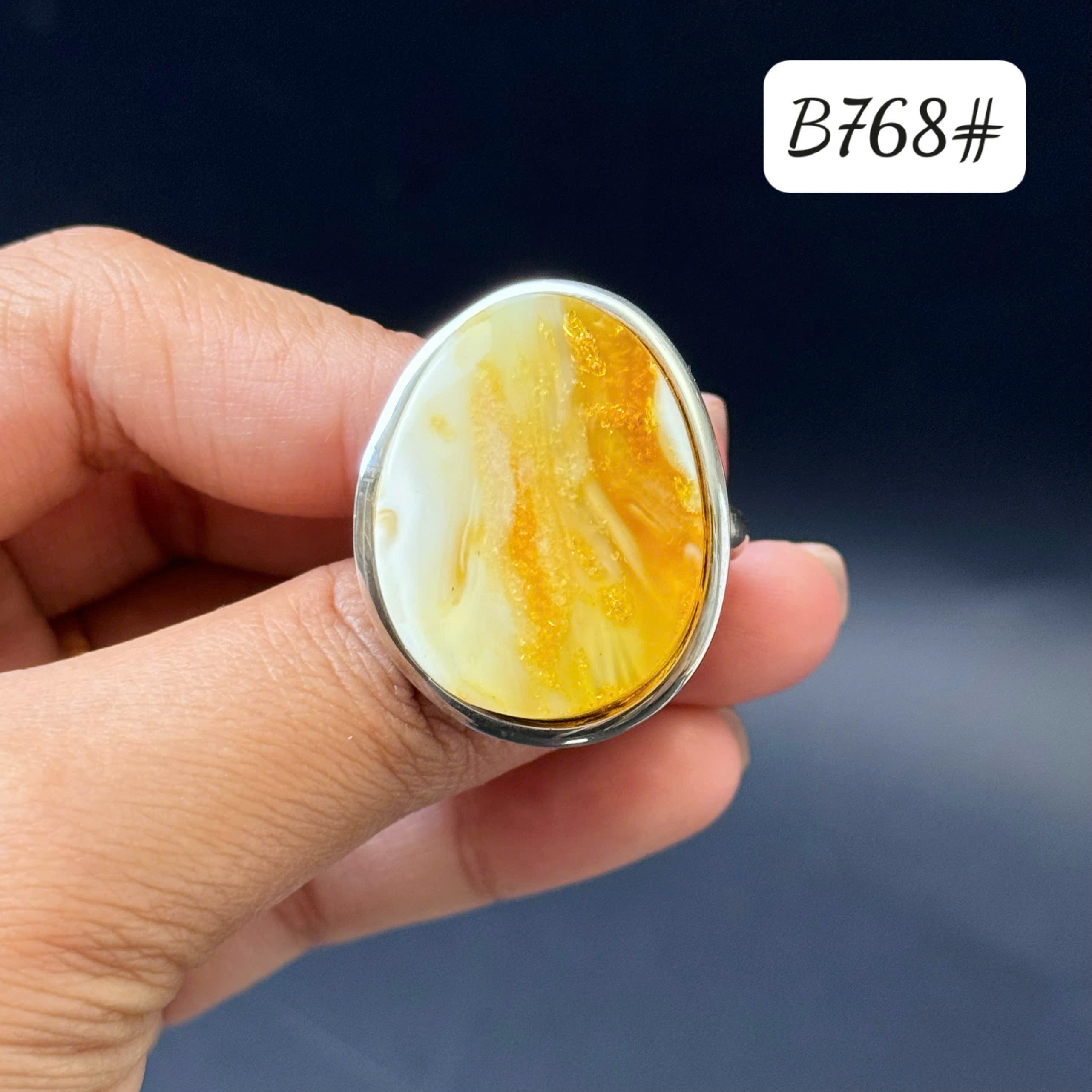 Nhẫn mặt to B768