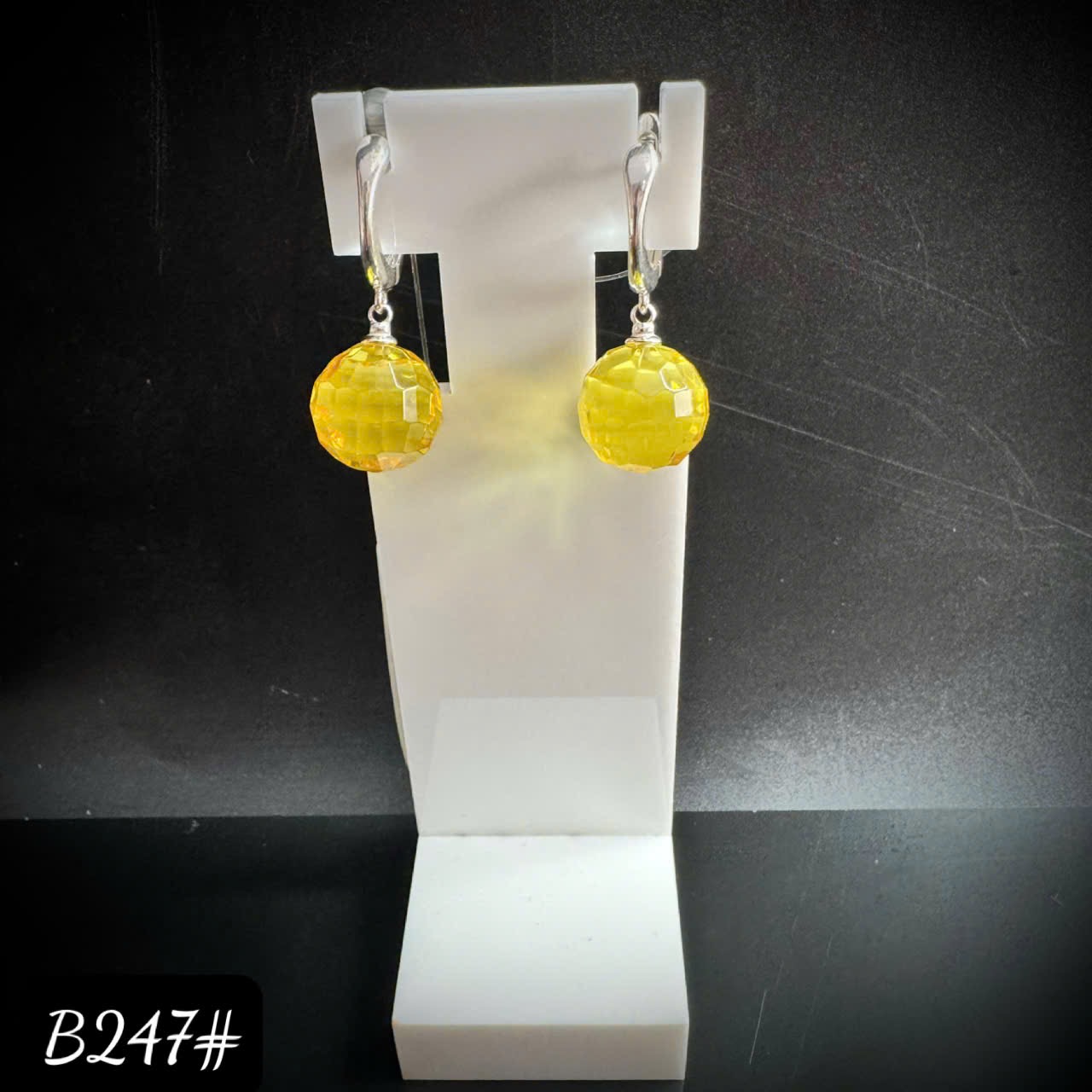 Khuyên tai cắt giác B247