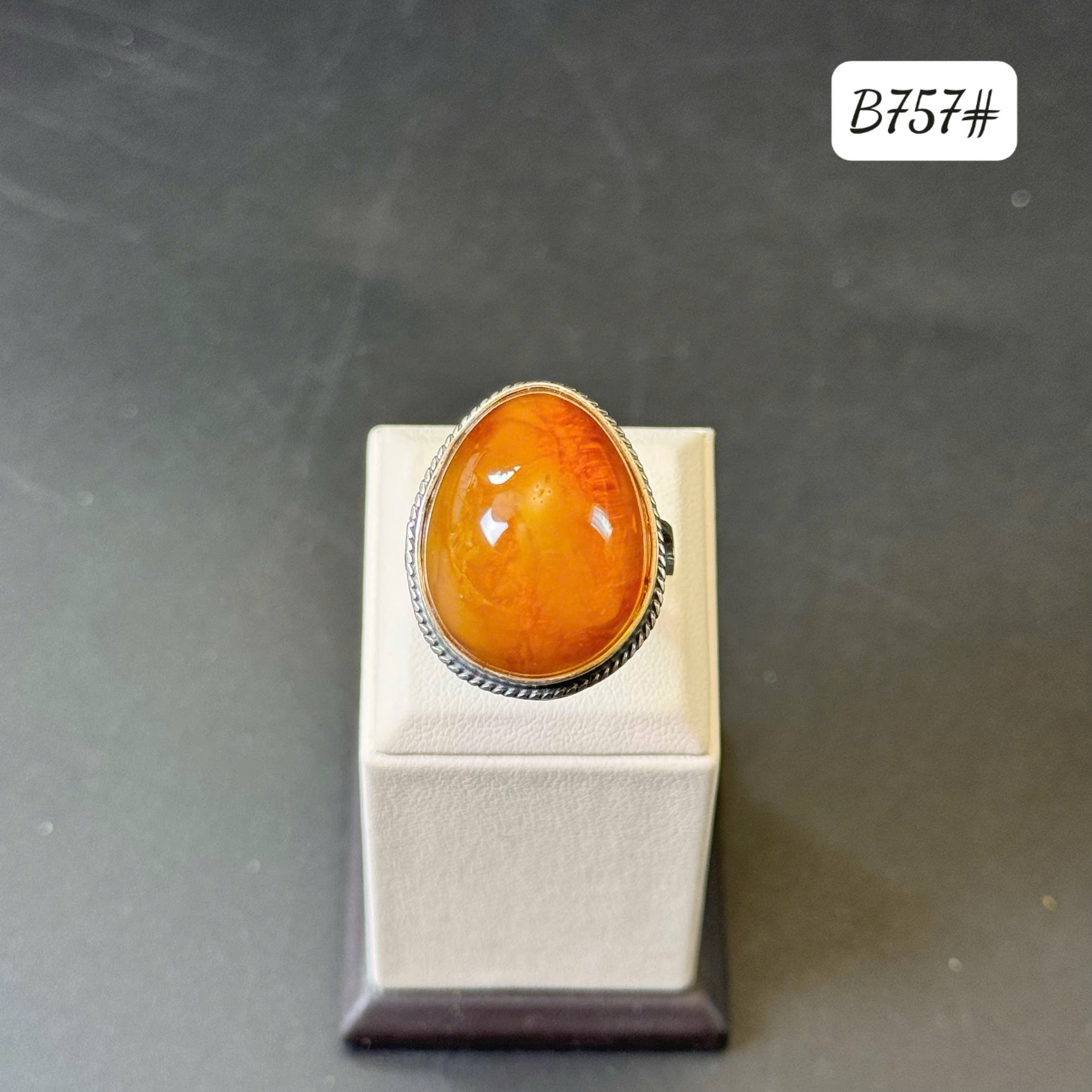 Nhẫn mật đậm B757