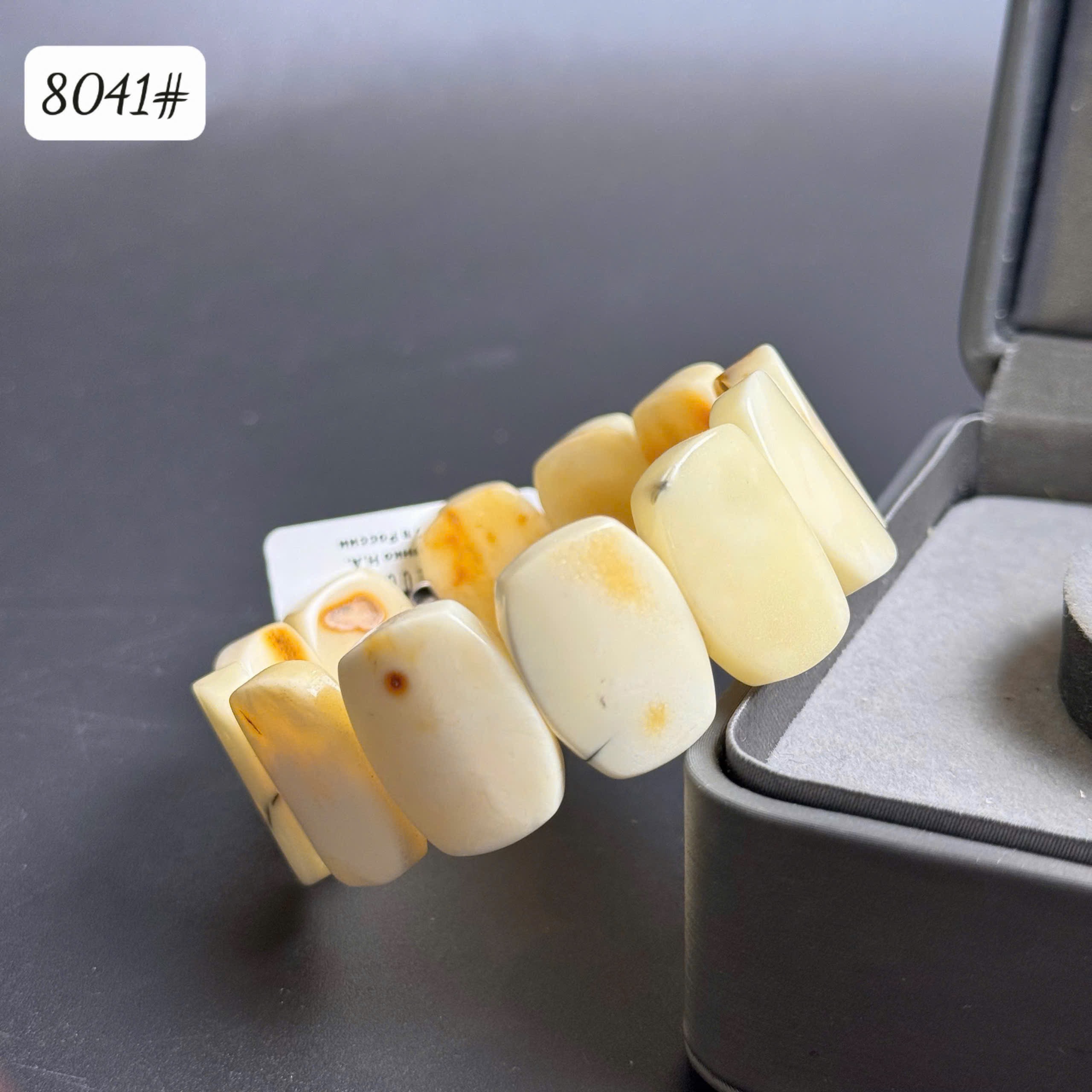 Lắc tay bản sữa 8041