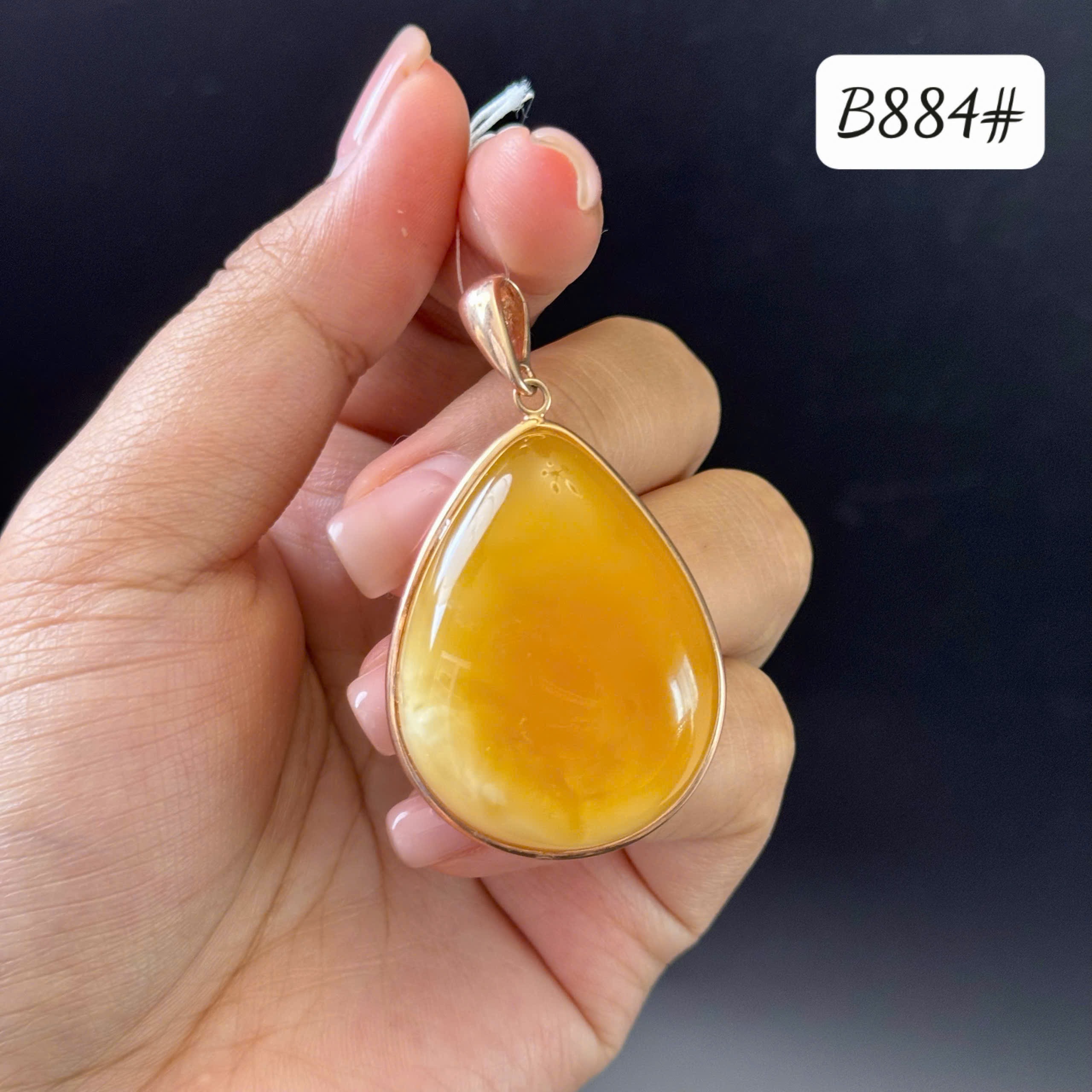 Mặt dây giọt màu mật B884