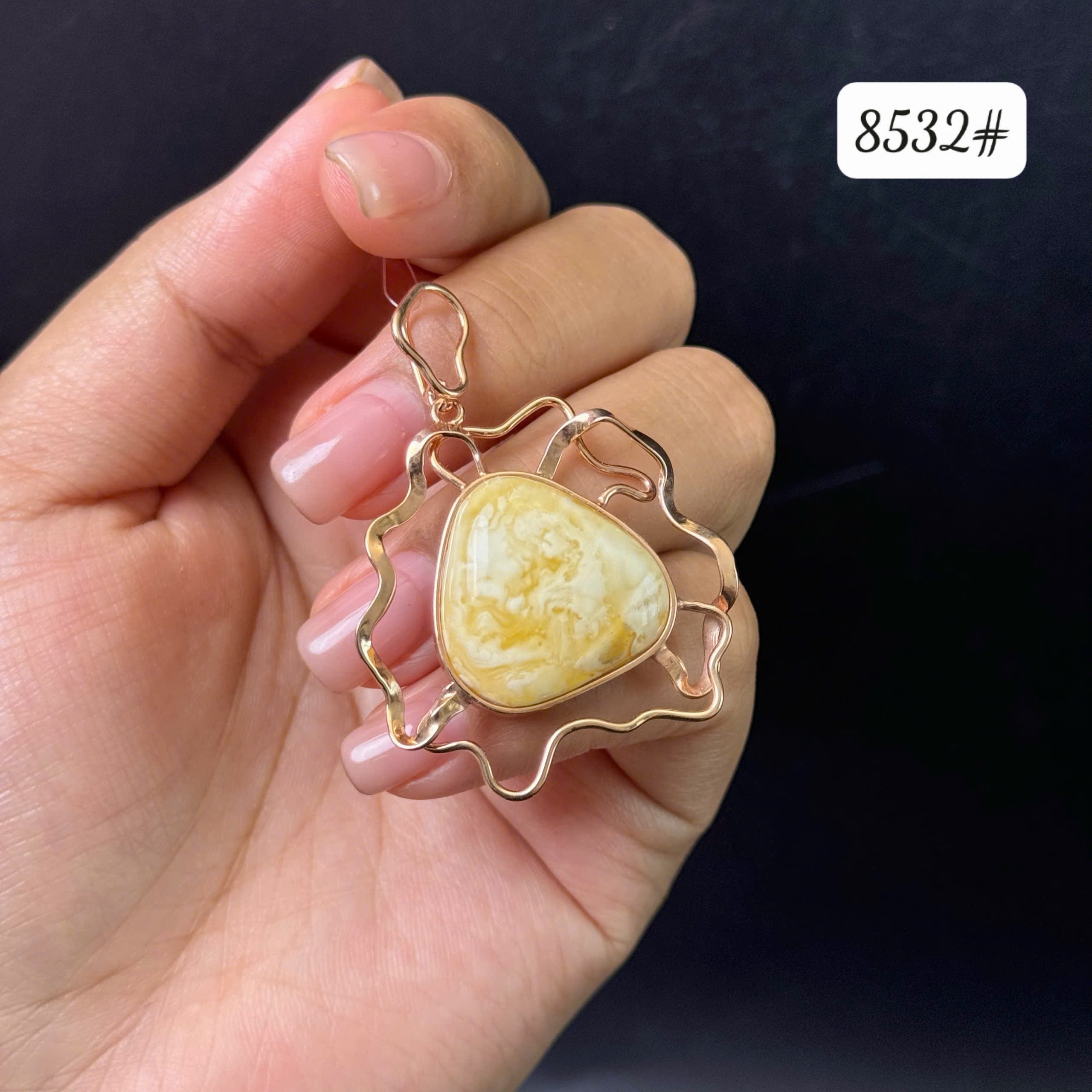 Mặt dây hoàng gia 8532