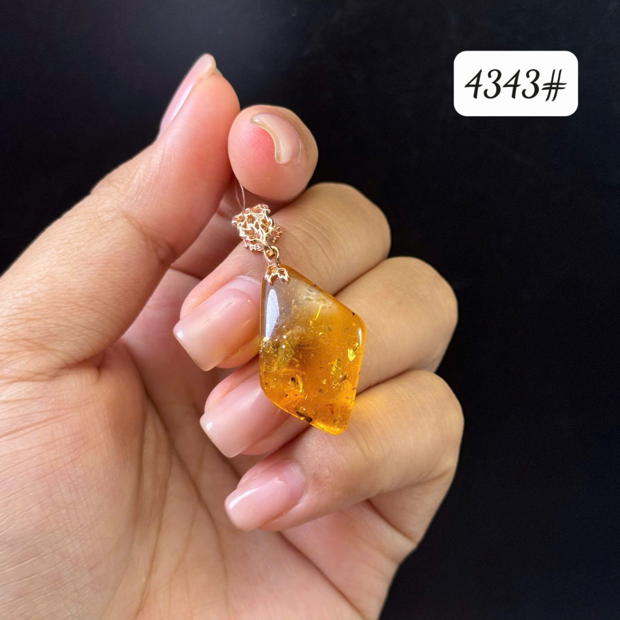 Mặt dây côn trùng 4343