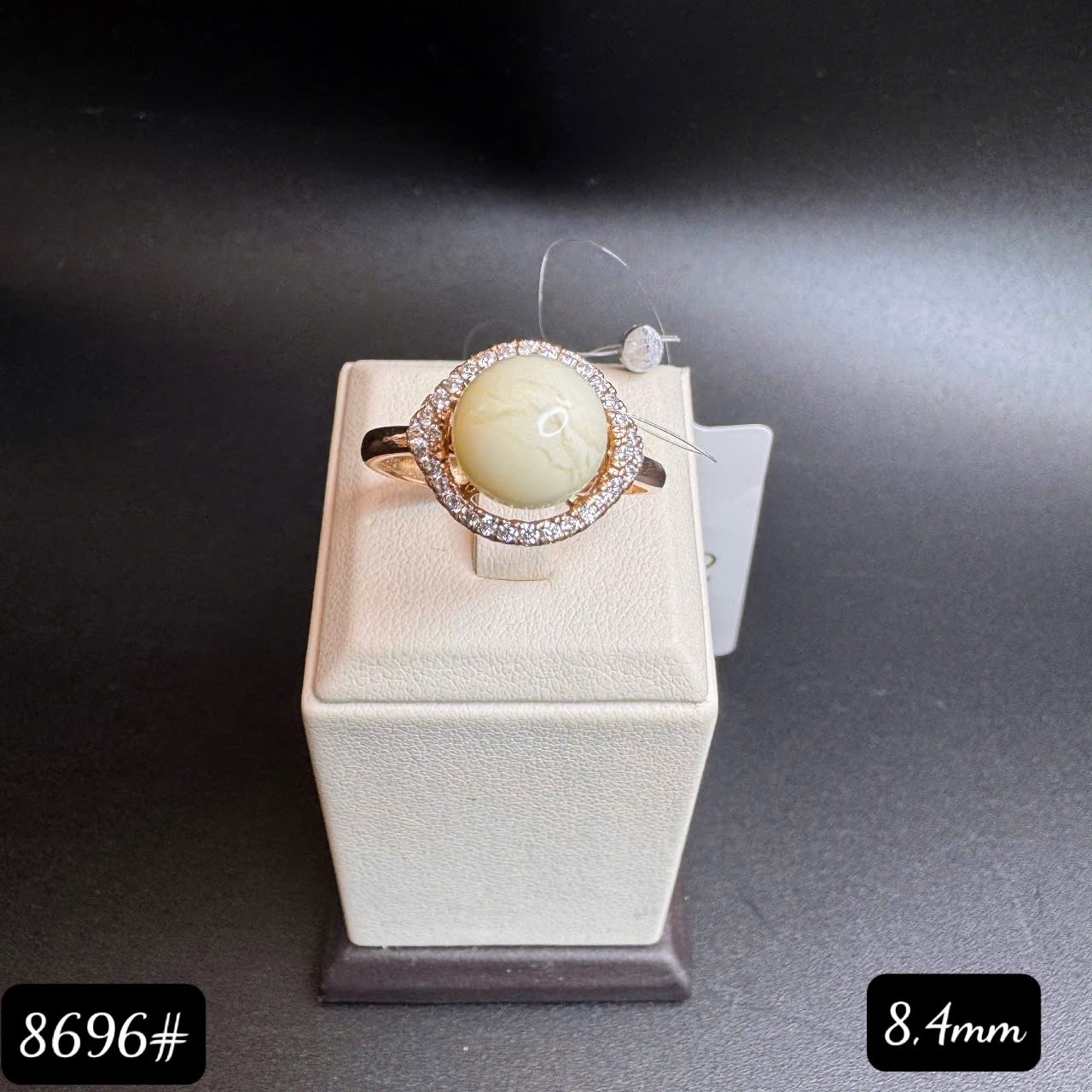 Nhẫn hoàng gia 8696