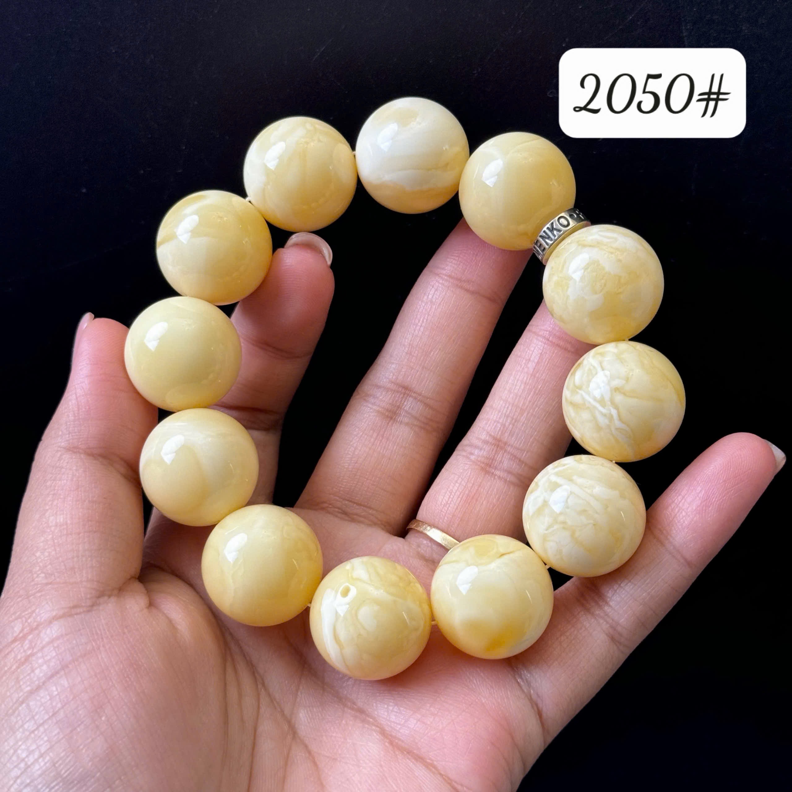 Lắc tay hoàng gia 2050