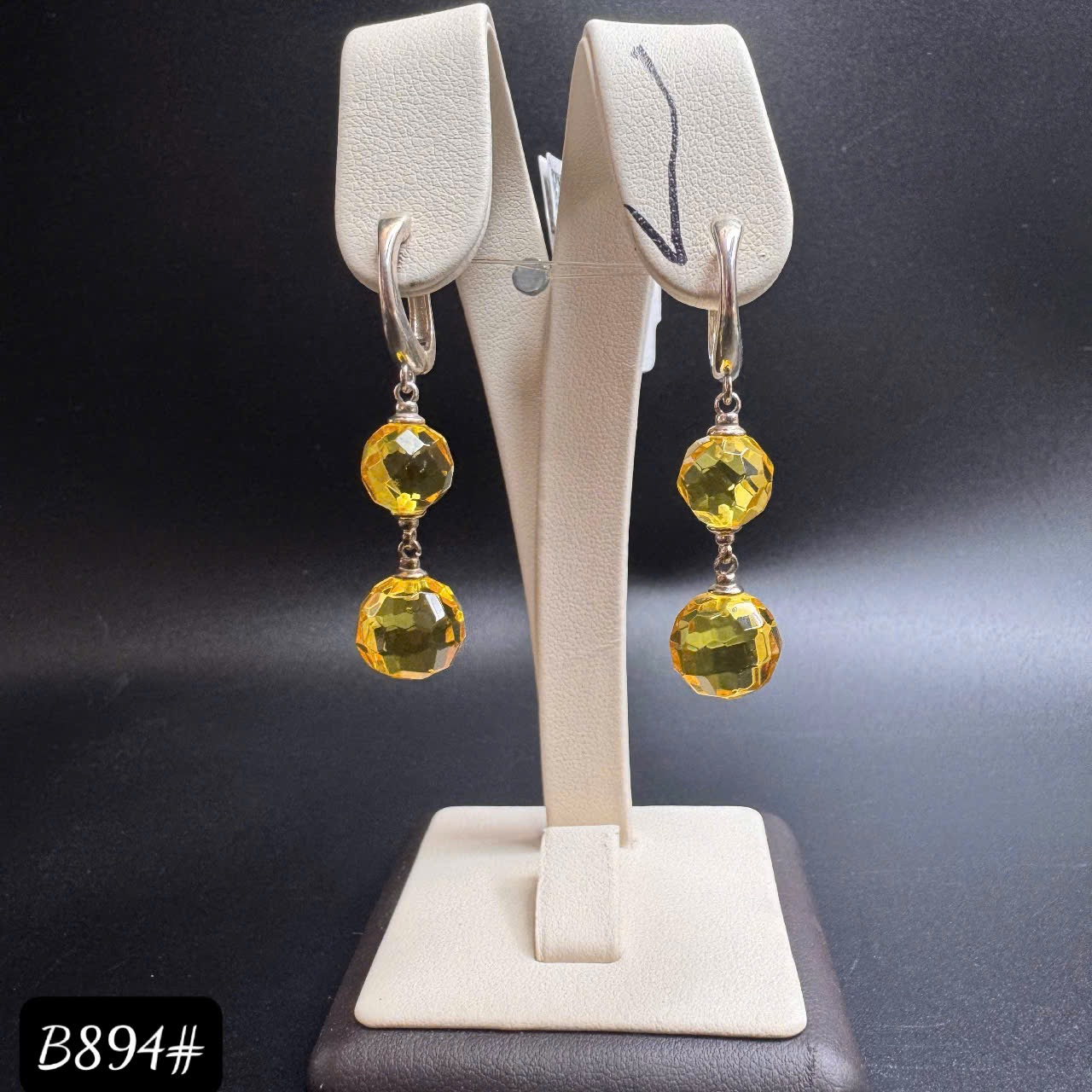 Khuyên tai cắt giác B894