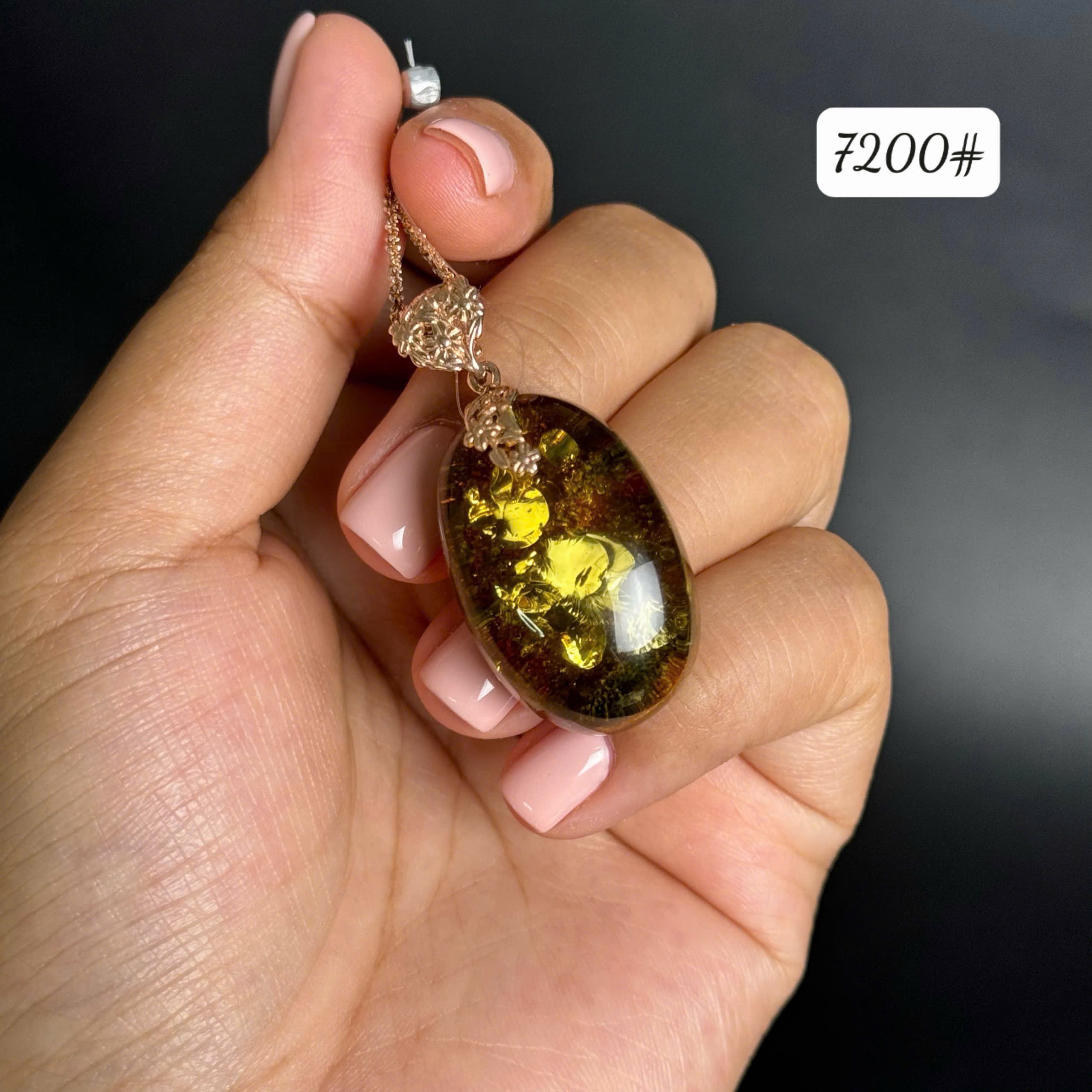 Mặt dây màu mật 7200