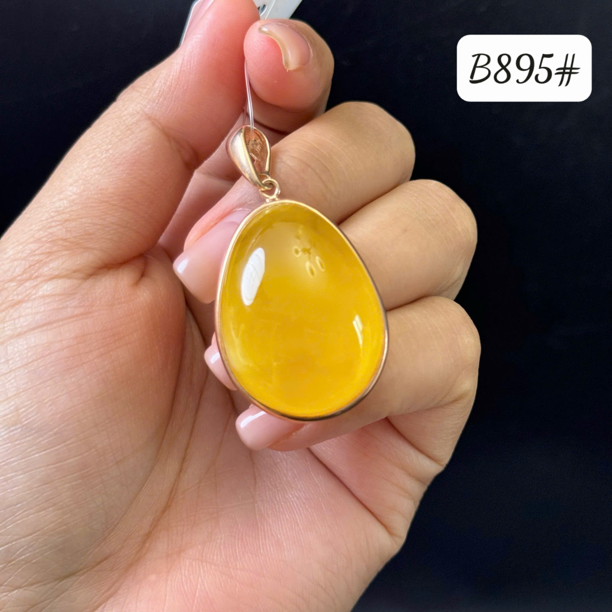 Mặt dây màu mật B895