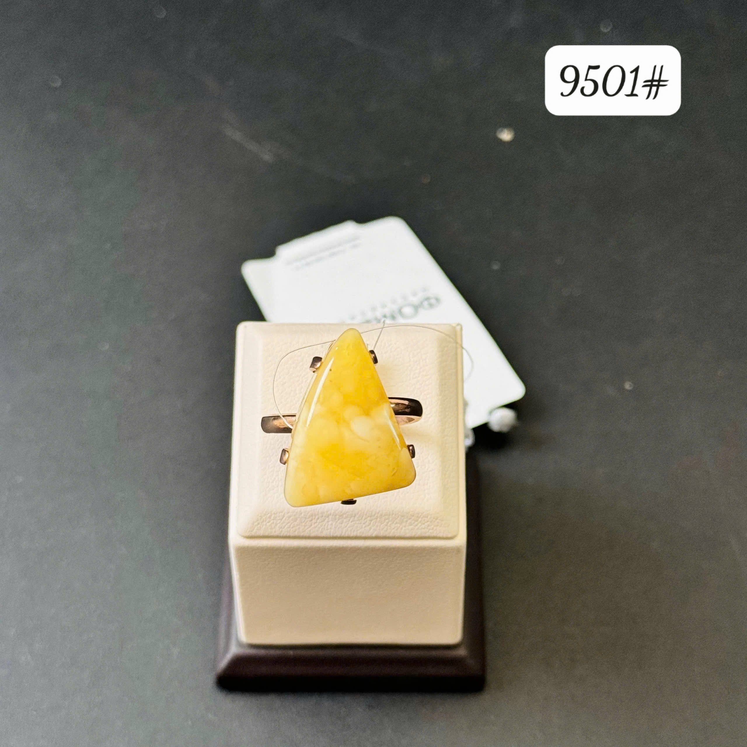 Nhẫn hoàng gia 9501