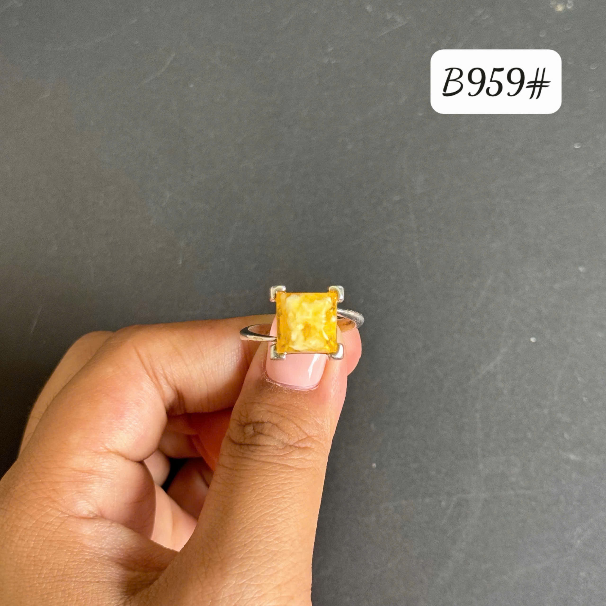 Nhẫn vuông màu mật B959