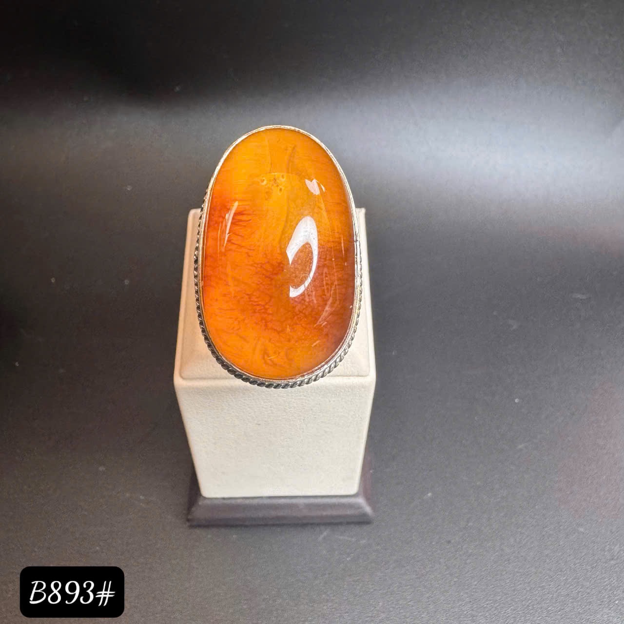 Nhẫn màu mật B893